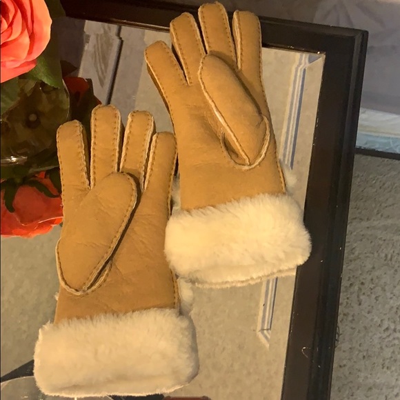 NEW✨UGG Reverse-Stitch Sheepskin Shearling Gloves - Picture 3 of 5